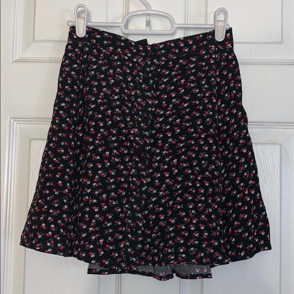 ⚡️SALE⚡️Floral Button Down skirt - Picture 1 of 3
